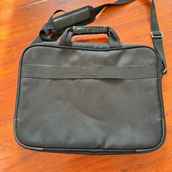 KENNETH COLE REACTION R-Tech 17"‎ Laptop Bag Briefcase Black Handles & Strap - Picture 2 of 16